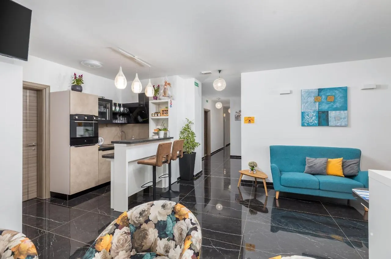 Marine Lux Apartments Pula 0*,