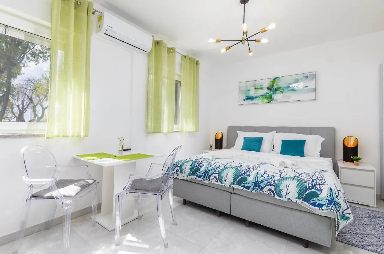 Marine Lux Apartments Pula 0*,  Kroatien