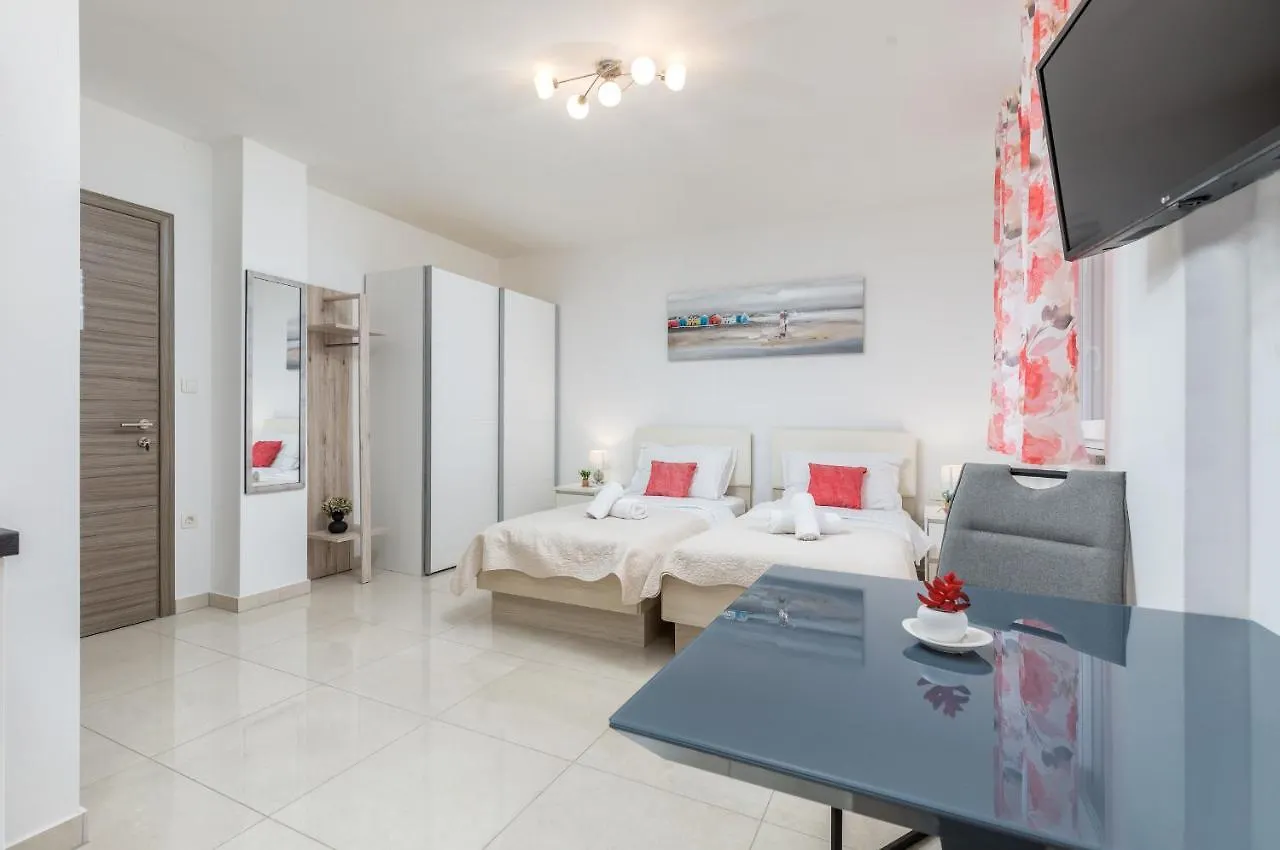 Marine Lux Apartments Pula 0*,  Kroatien