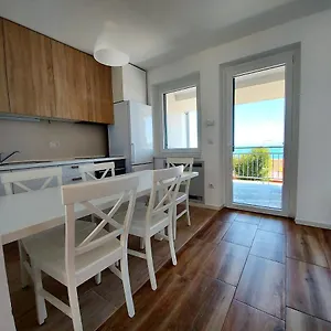 Apartman Village, Crveni Vrh