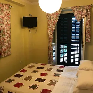 Studio In The Top Center Split