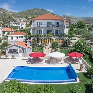 apartments-soric-trogir.splithotels.org/