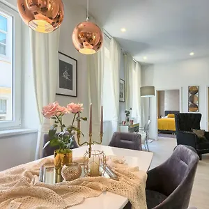 hedone-luxury-apartment-with-private-parking.pula-hotels.org/